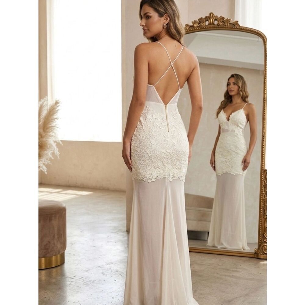 Entry Ivory Lace Backless Evening Gown